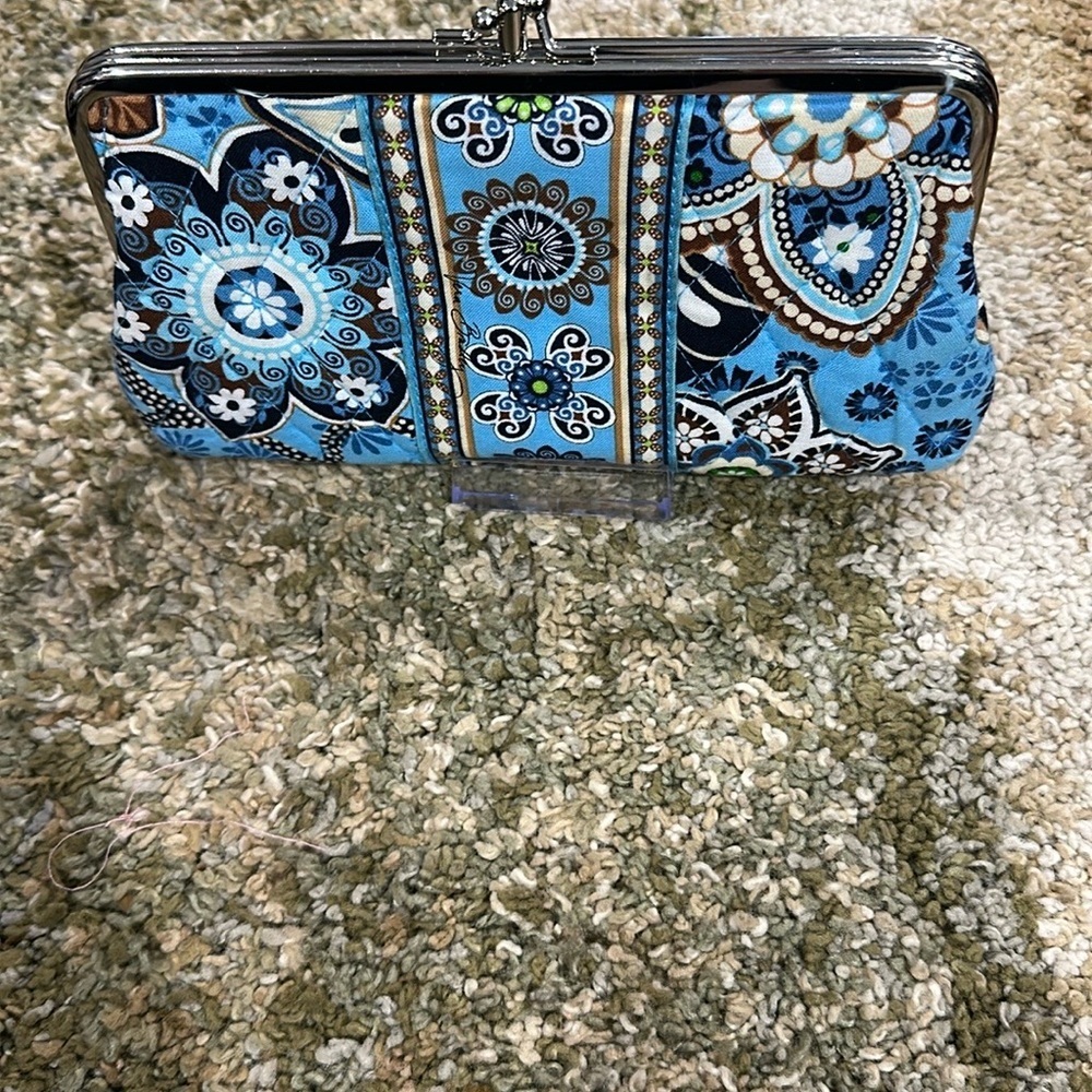 Vera Bradley Bali Blue Double Kiss Kiss Lock Clutch Floral Blue Liner NWOT - Picture 5 of 13